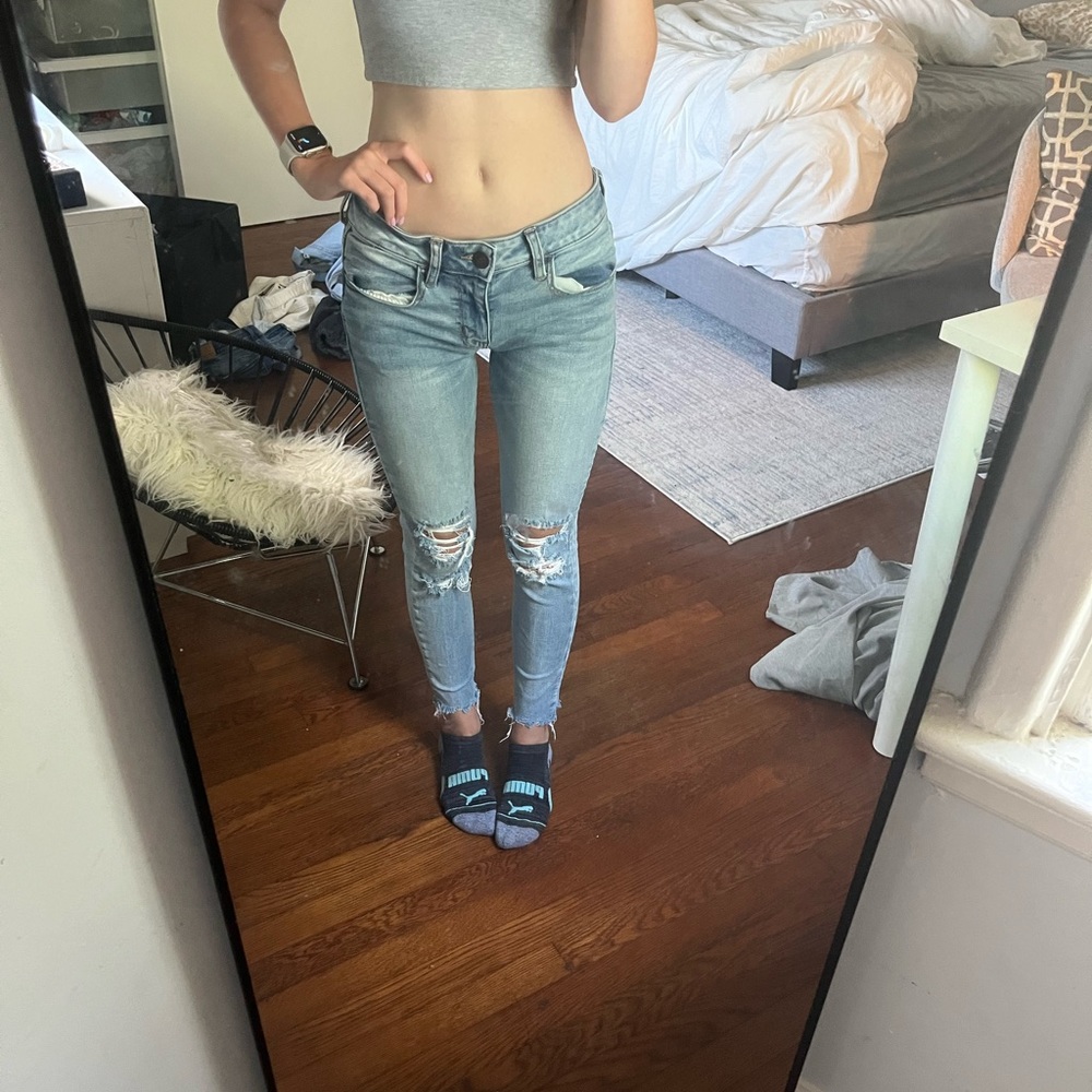 Light wash American eagle jeans